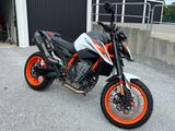 KTM Duke 890 R  - KTM 890 DUKE R