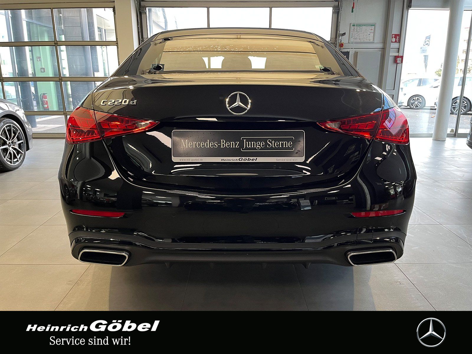 Fahrzeugabbildung Mercedes-Benz C 220 d AMG+DIGITAL.L+AHK+NIGHT+360°+MEMORY+SMI