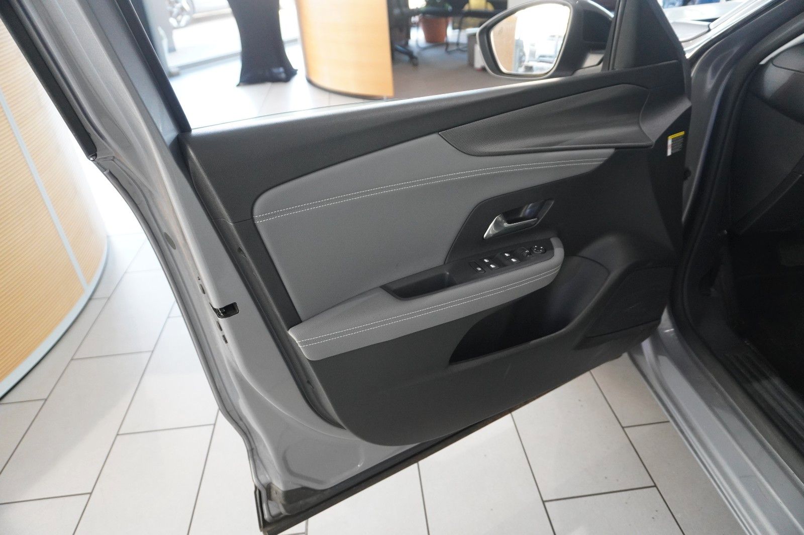 Fahrzeugabbildung Opel Mokka-e ELEGANCE 3-PHASIG NAVI/LED/VIRTU/SHZ/DAB