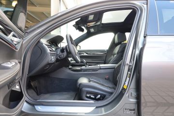 BMW 750 - 8