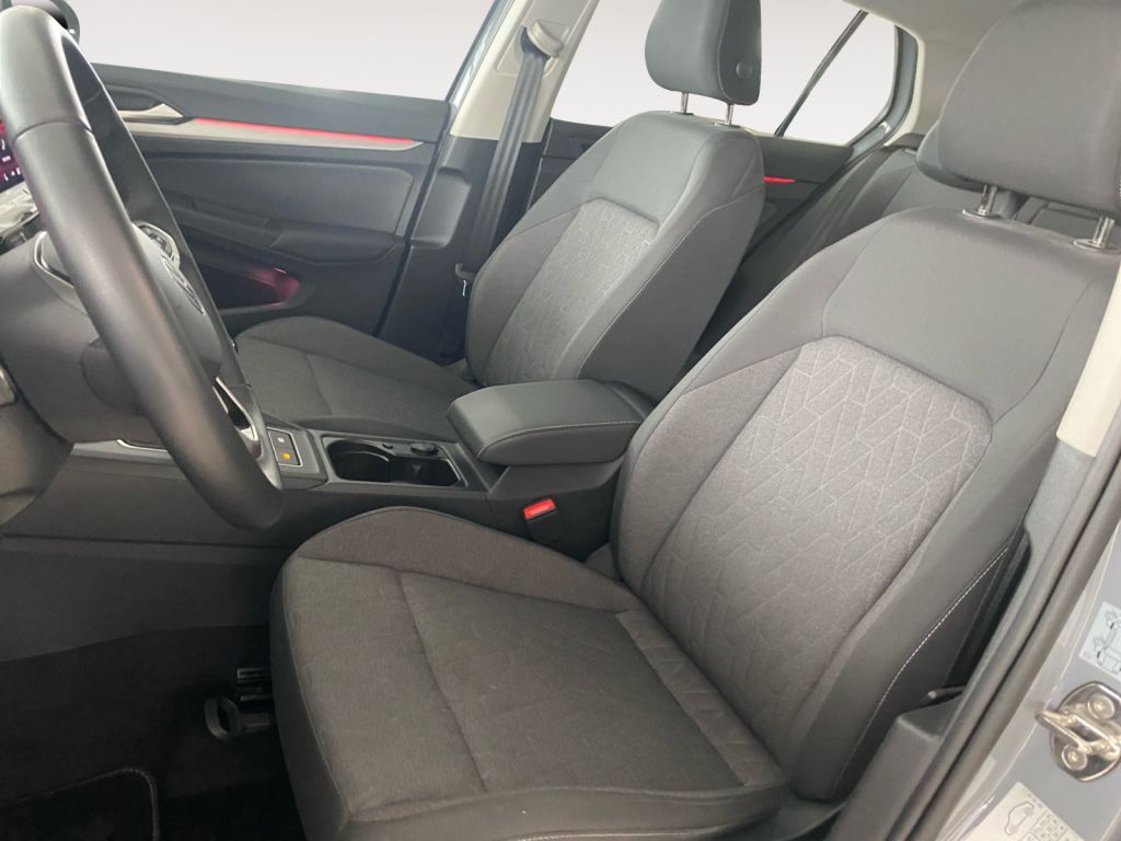 Fahrzeugabbildung Volkswagen Golf 1.5 TSI Life 3 Jahre NW Anschlussgarantie