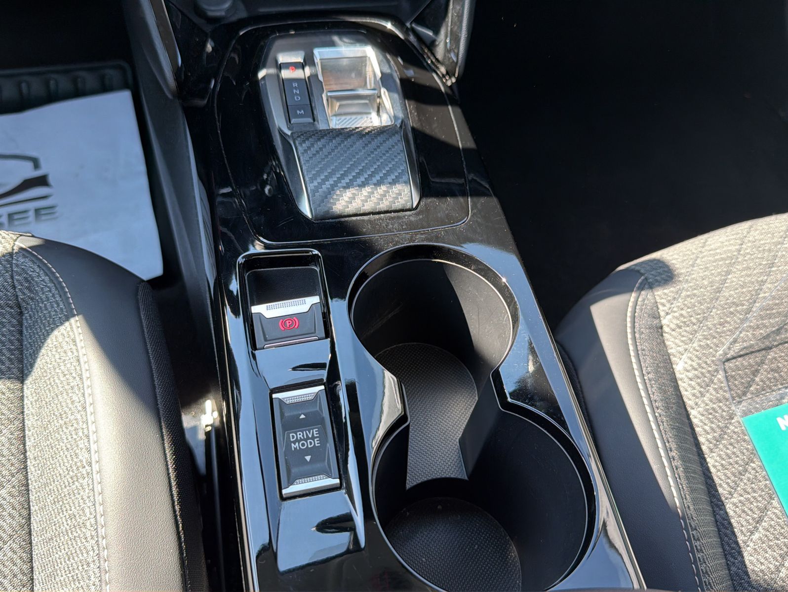 Fahrzeugabbildung Peugeot 208 Hybrid 110 Allure - Automatik