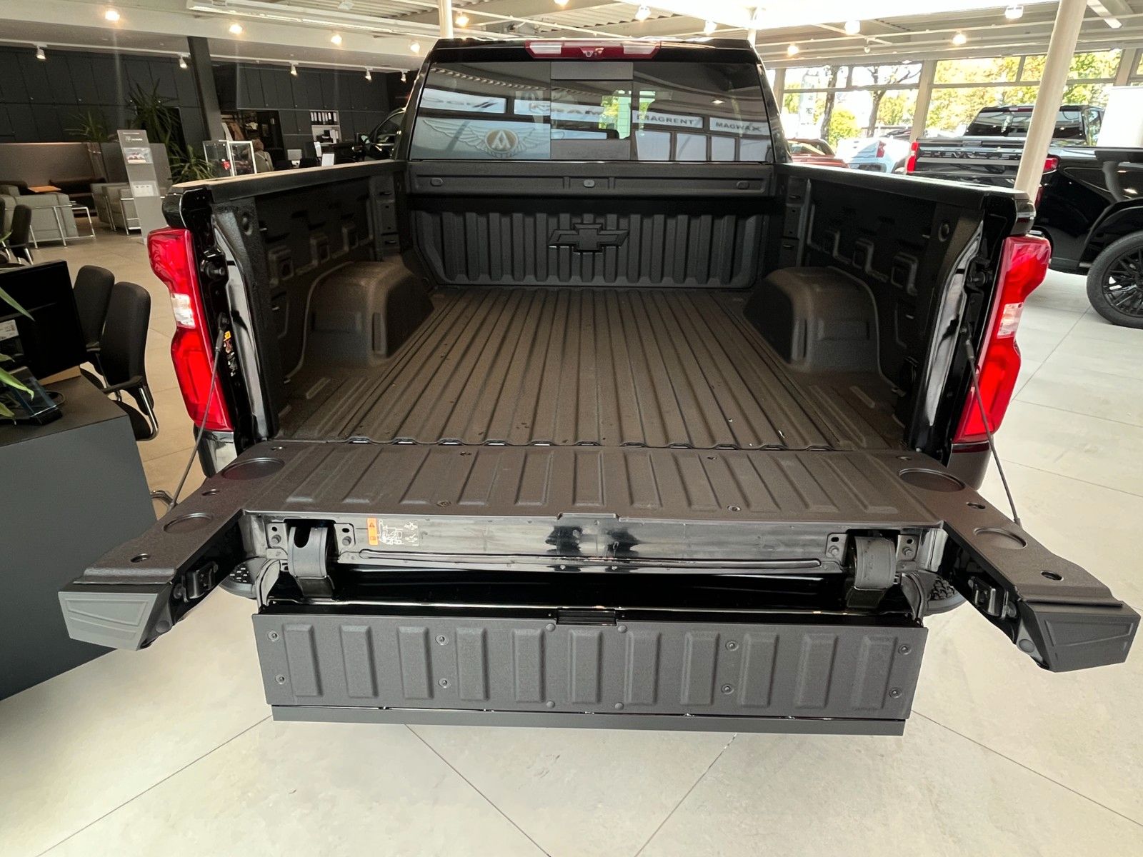 Fahrzeugabbildung Chevrolet Silverado 6.2 V8 High Country Midnight*LPG*360°