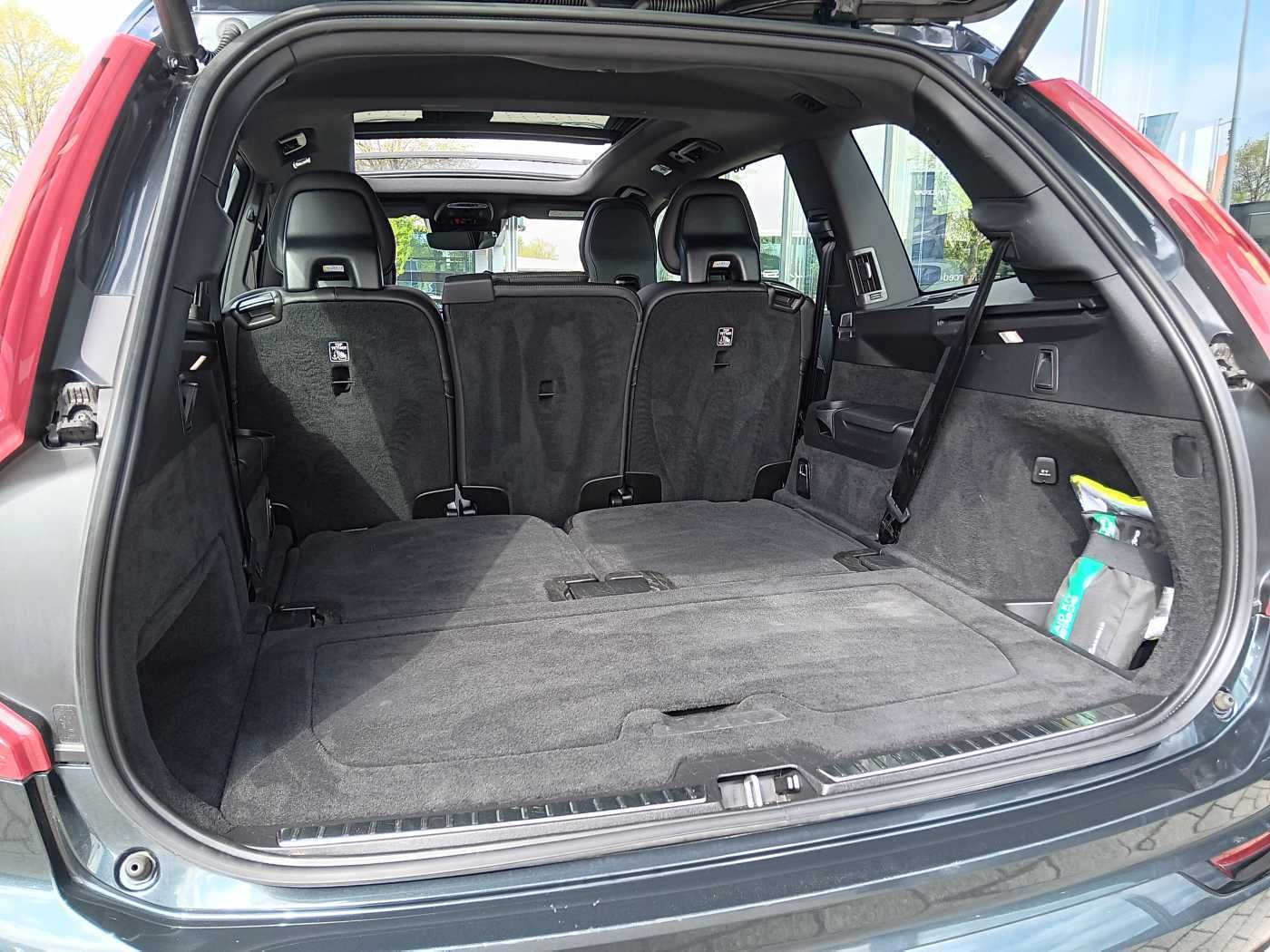 Fahrzeugabbildung Volvo XC90 T8 AWD R-Design Edition 'Glasdach, Akustikg
