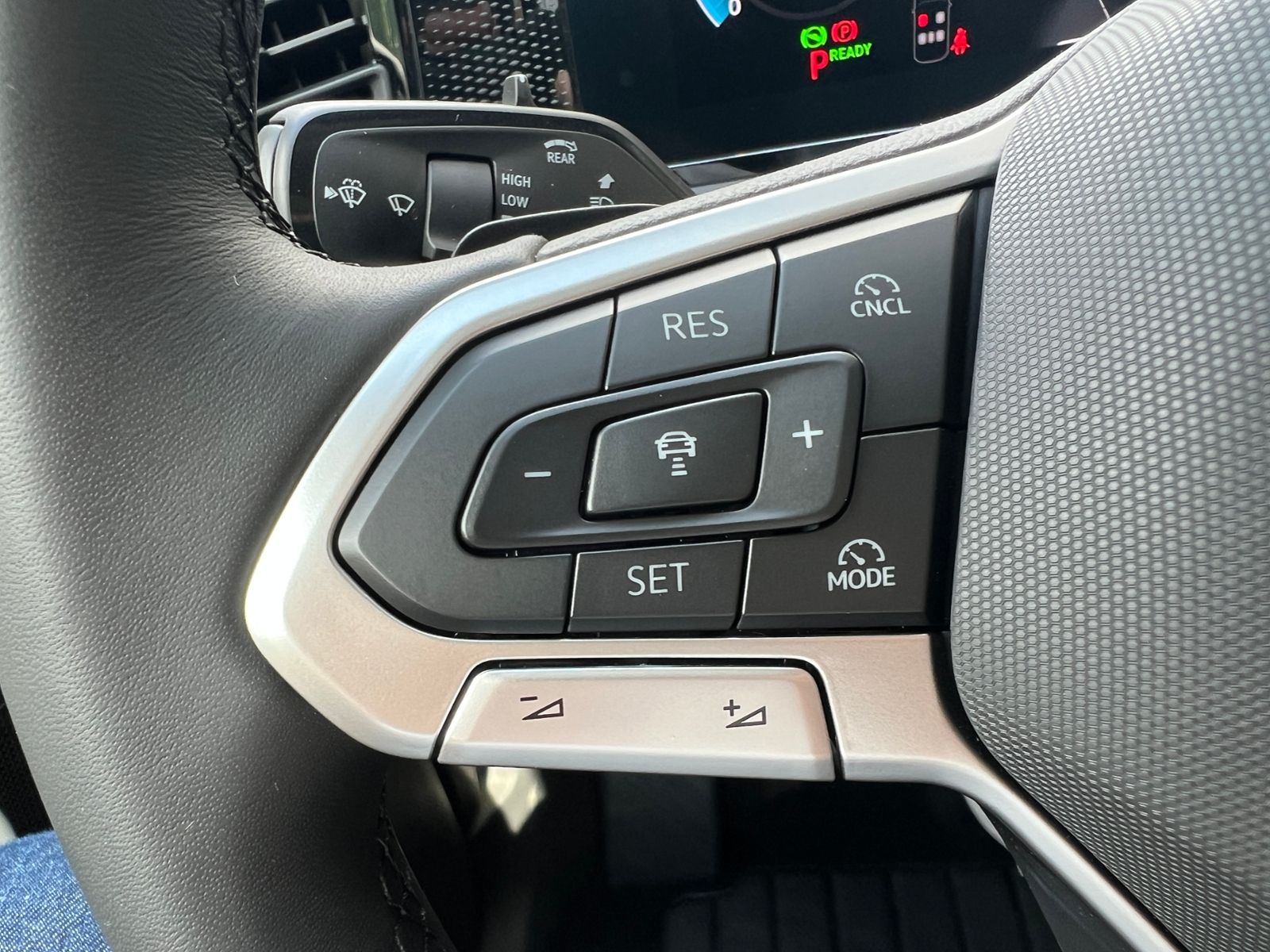 Fahrzeugabbildung Volkswagen Tiguan LIFE 1.5 eTSI DSG *AHK, LED Plus, Kamera,