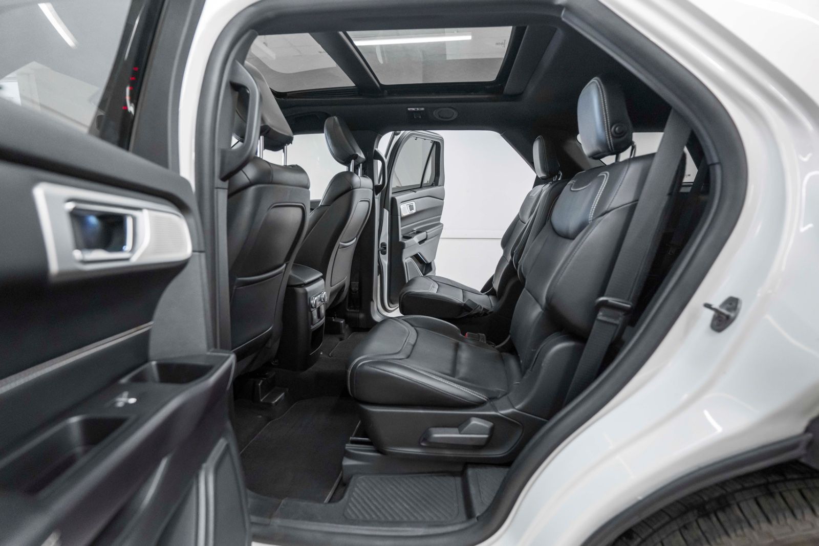 Fahrzeugabbildung Ford Explorer ST 3.0L AWD ACC LED 360° B&O PANO AHK