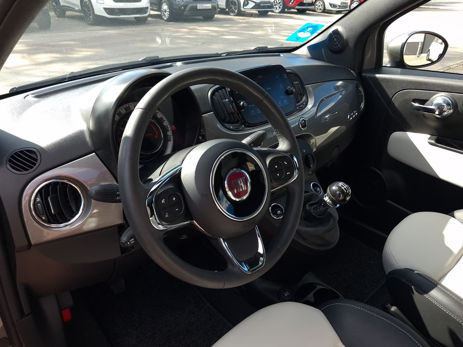 Fahrzeugabbildung Fiat 500 Dolcevita