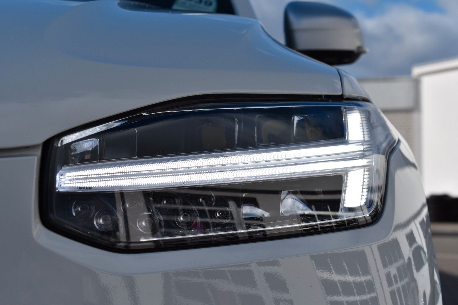 Fahrzeugabbildung Volvo XC90 D5 R Design*STHZ*PANO*RFK*LED*NAV*