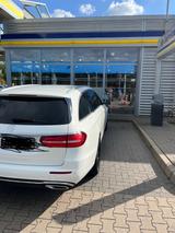 Mercedes-Benz E 200 4MATIC T Autom. - - Mercedes-Benz E 200: Von Privat
