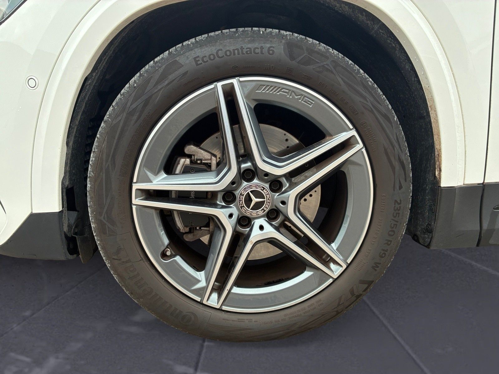 Mercedes-Benz GLA 220 4 MATIC AMG LED TEMPOMAT PANORAMA NAVI foto 6