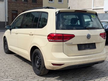 Volkswagen Touran - 4
