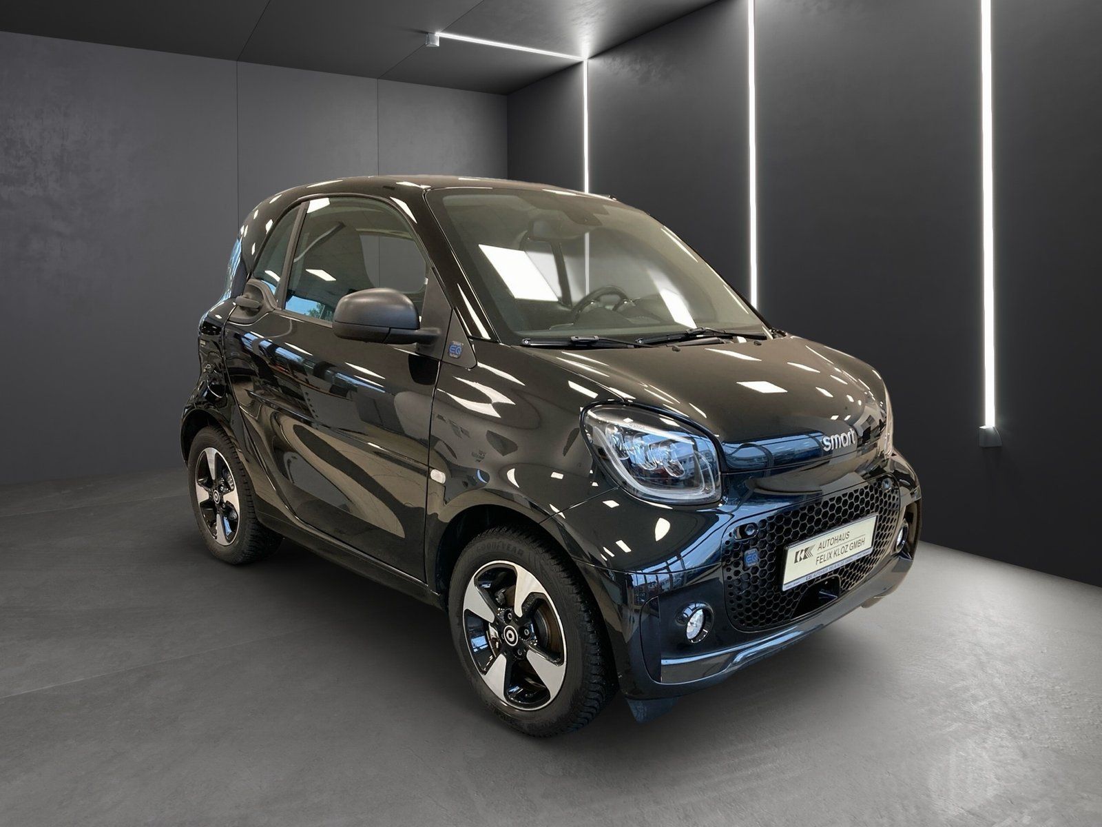 Fahrzeugabbildung Smart smart EQ fortwo Exclusive*Kamera*Media*LED*22kW*