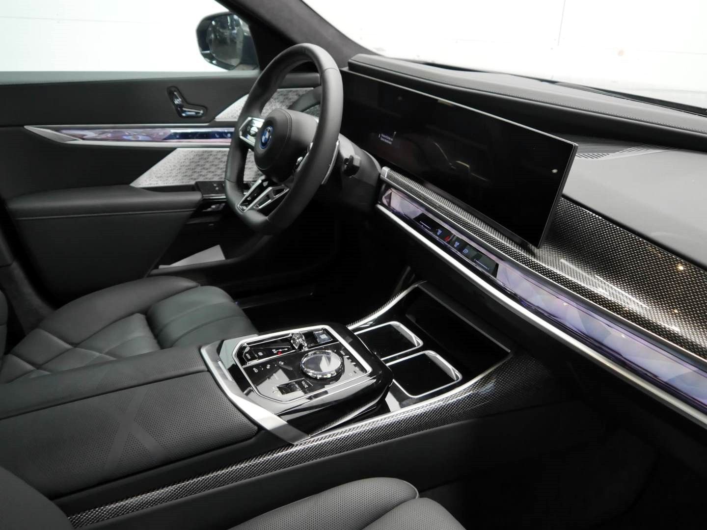 Fahrzeugabbildung BMW 750e xDr M Sport TV SkyLounge Chauffeur Kristall