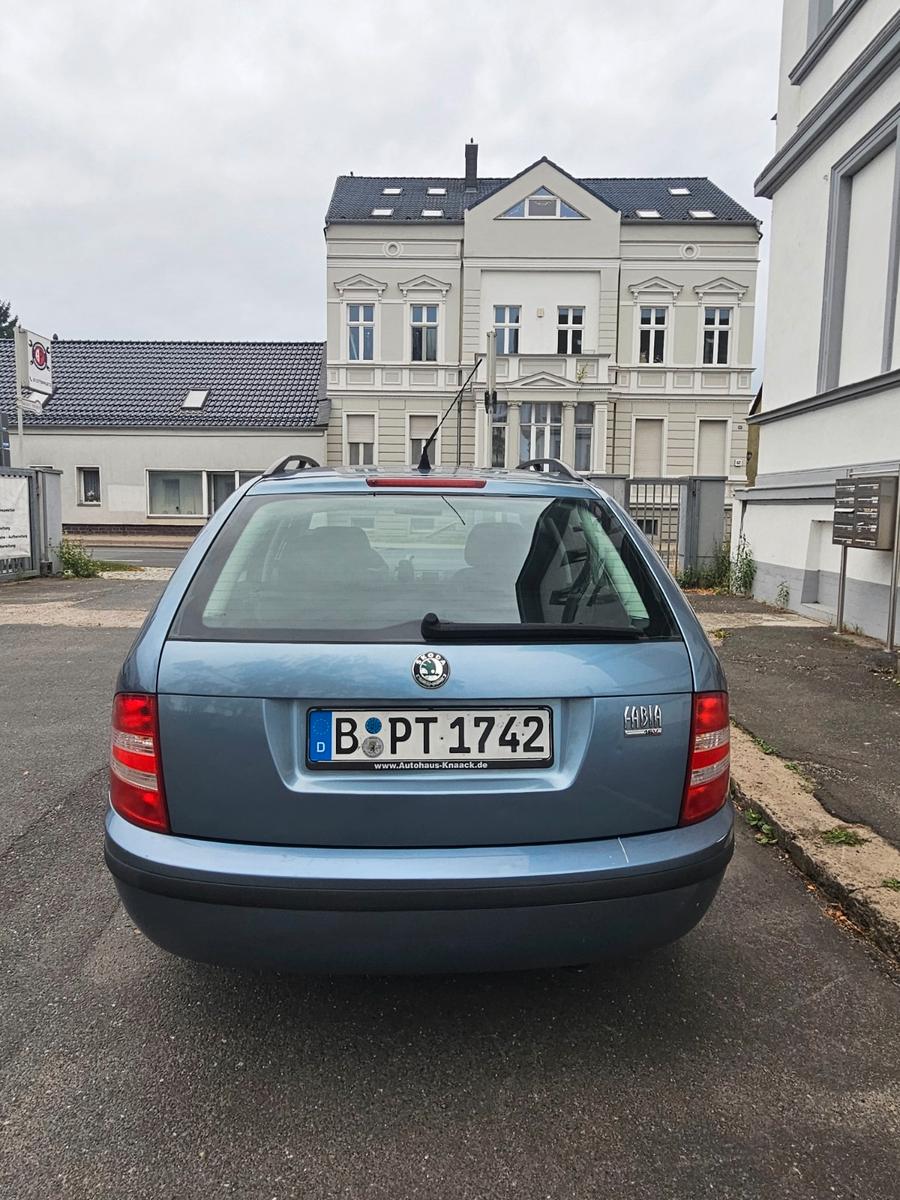 Skoda Fabia 2007 — rear view