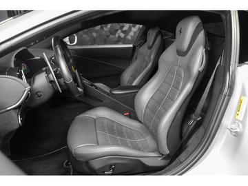 صورة 9 لـ 2021 Ferrari ROMA
