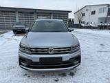 Volkswagen Tiguan Allspace R Line 4Motion 7Sitzer - Volkswagen Tiguan Allspace R-Line mit Benzin-Antrieb