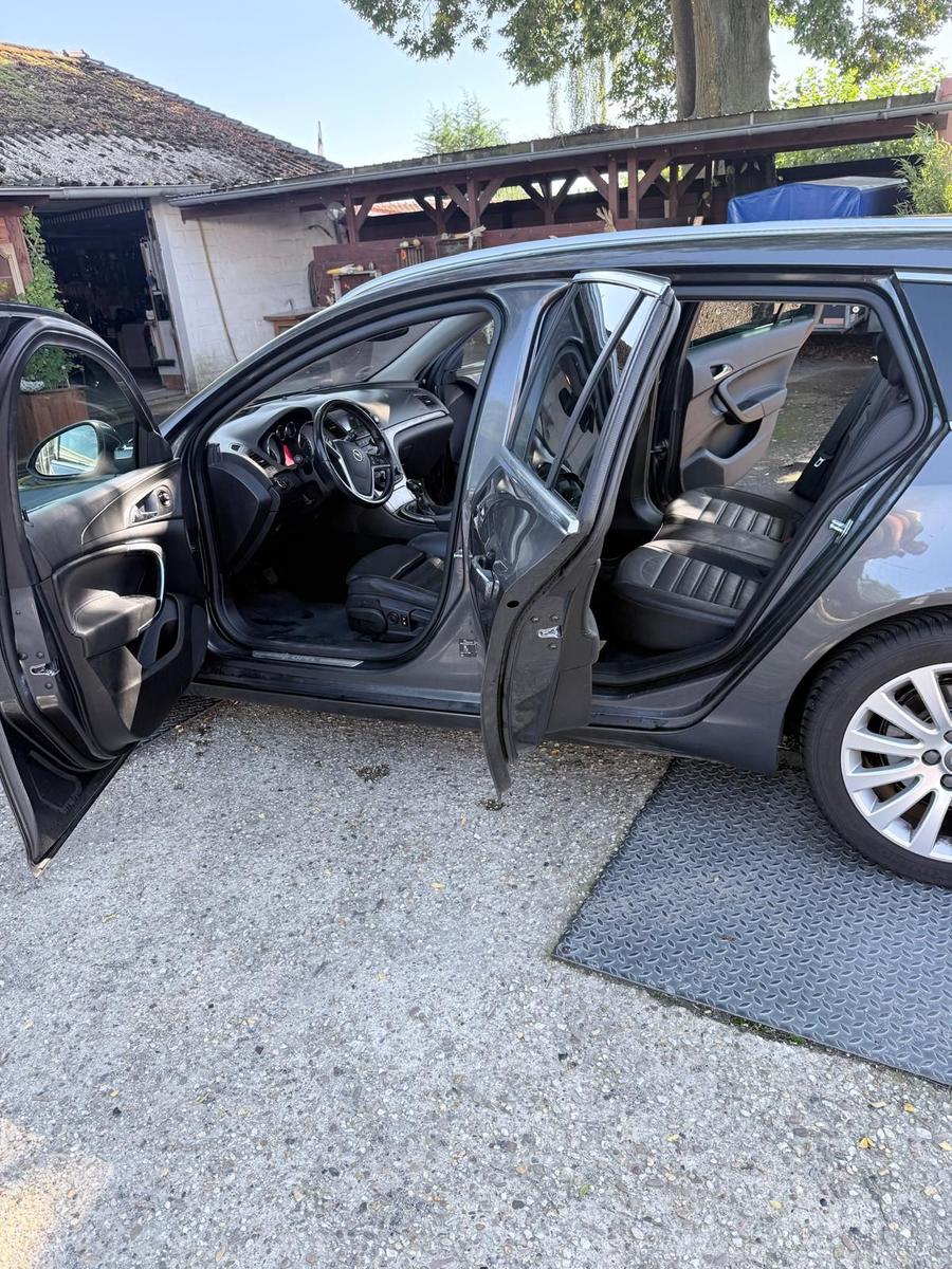 Opel Insignia 2011 — photo 8