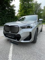BMW iX1 xDrive30 - FACELIFT M-Sportpaket LED AHK - BMW iX1 von privat