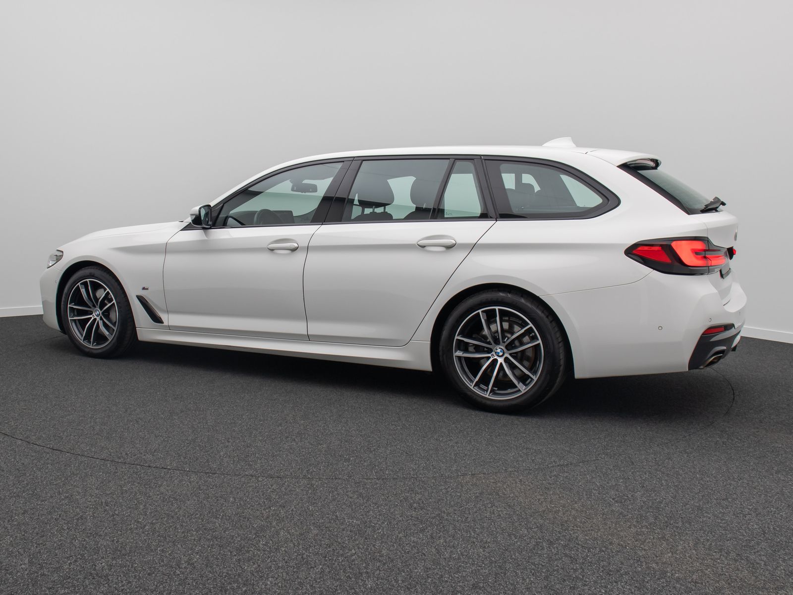 Fahrzeugabbildung BMW 530i M Sport Stop&Go Alarm DAB Komfort HiFi 18"