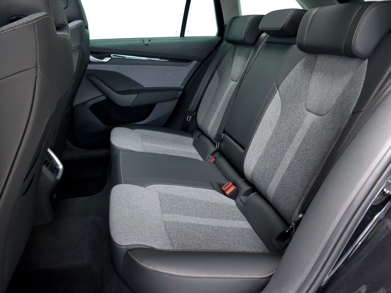 Fahrzeugabbildung SKODA Octavia Combi Tour 2.0 TDI | LED RFK ACC Navi
