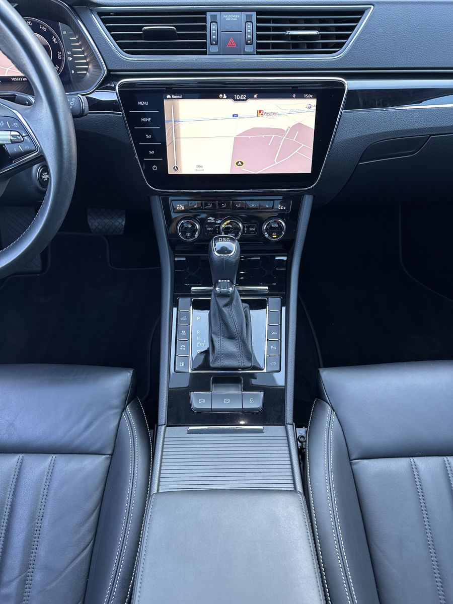 Fahrzeugabbildung SKODA Superb Combi 1.4 TSI iV DSG L&K NAV+LED+AHK+PANO