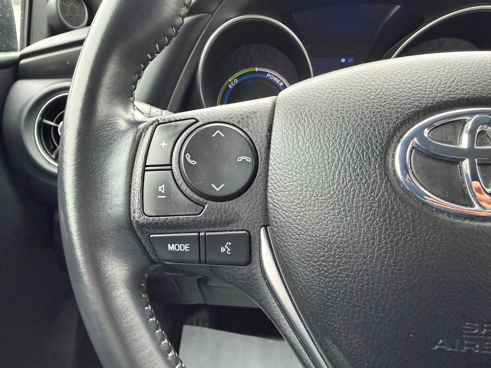 Toyota Auris 1.8 Hybrid Team D*AUTOMATIK*KAM*ALCANTARA*