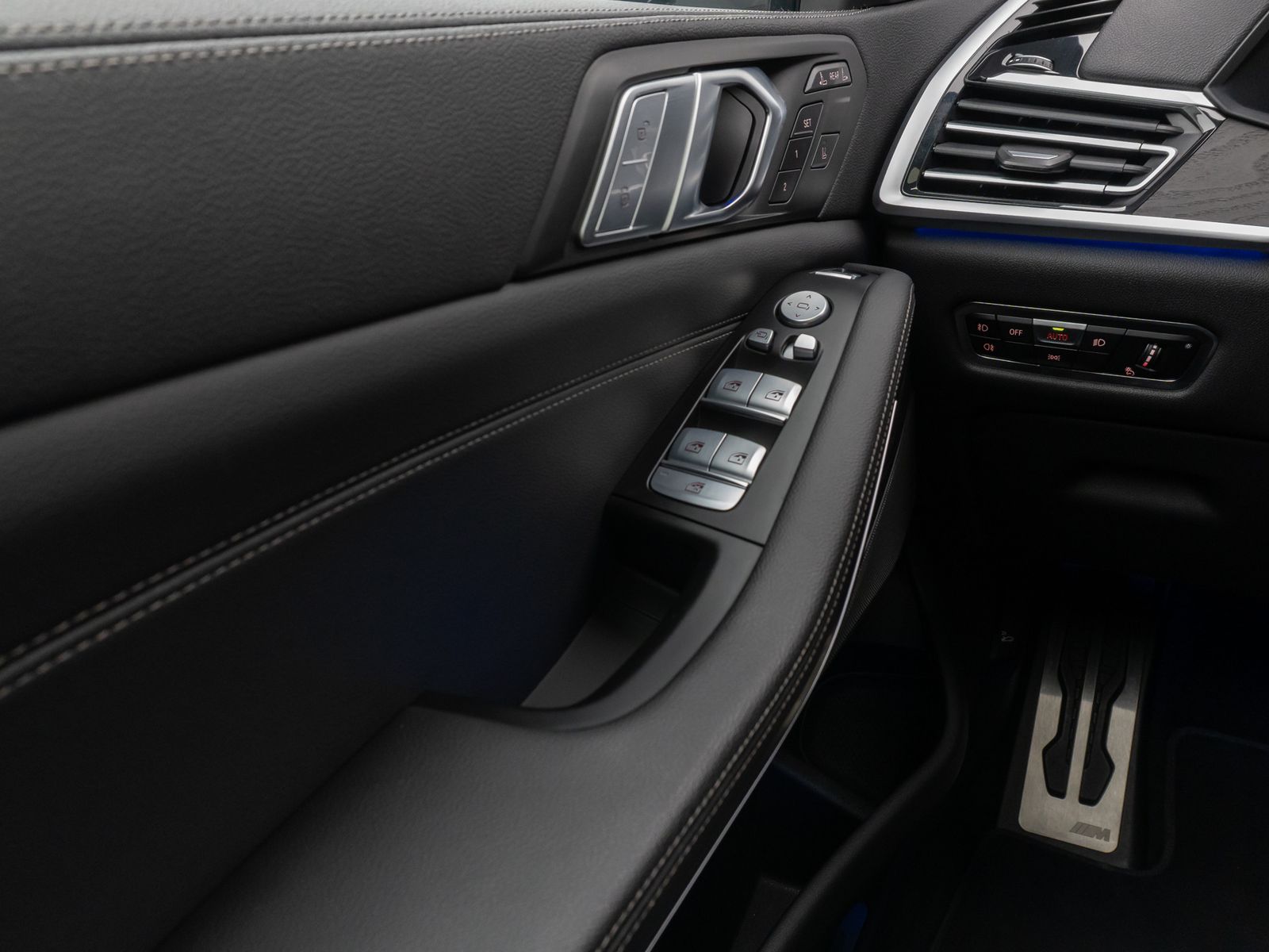 Fahrzeugabbildung BMW X7 xD40d M Sport 360°HUD DAB H/K SoftCl DisplKey