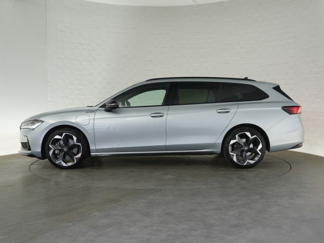 Superb COMBI SPORTLINE iV DSG+AHK+NAVI+SITZ-/LEN