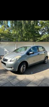 Toyota Yaris 1,0-l-VVT-i - - Toyota Yaris in Mönchengladbach
