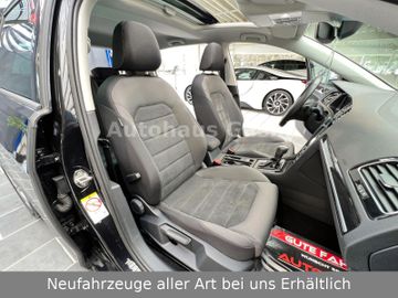 Fahrzeugabbildung Volkswagen Golf VII Lim*Highline*Automatik*LED*Massage*Pano