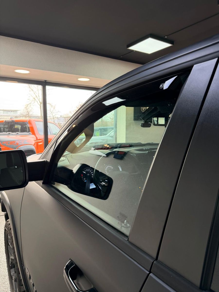 Fahrzeugabbildung Dodge LIMITED NIGHT ED. HEAD UP-LIFT-TAILGATE-PRINS