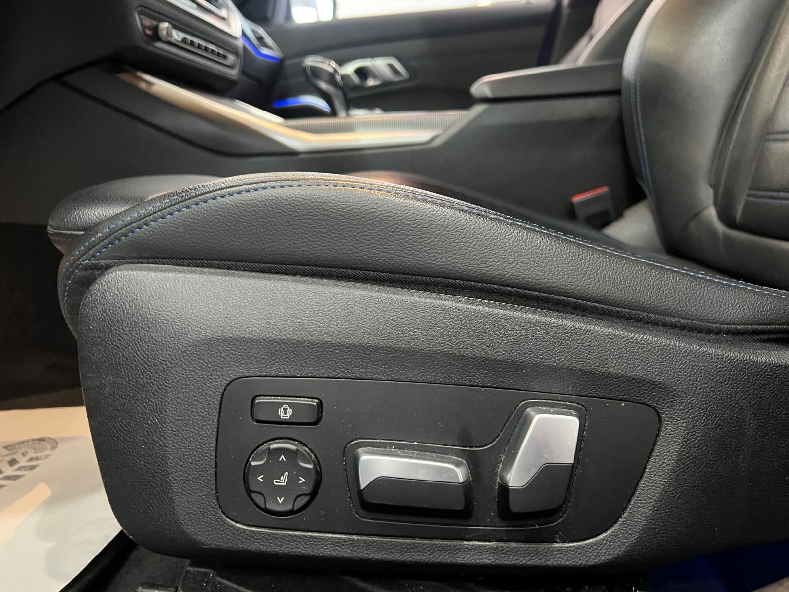 Fahrzeugabbildung BMW 330 i M Sport * Head-Up *Ambiente* LEDER *