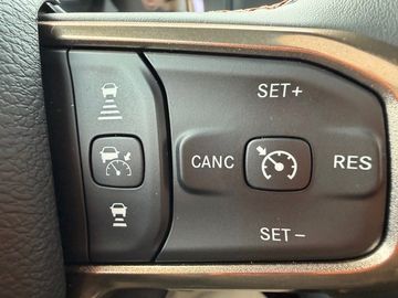 Bild 26 Dodge RAM 5,7l HEMI Longhorn AHK Luftfahrwerk 4x4