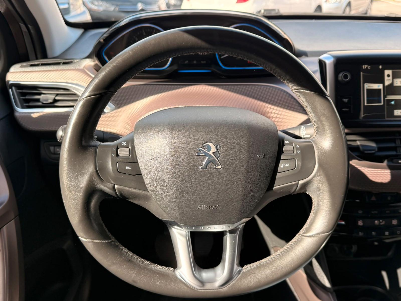 Peugeot 2008 *1.2 Benzin* *Gut gepflegt*