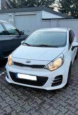 Kia Rio UB 2015 1.2 Benzin geringer Kilome... - Kia Rio in Mönchengladbach