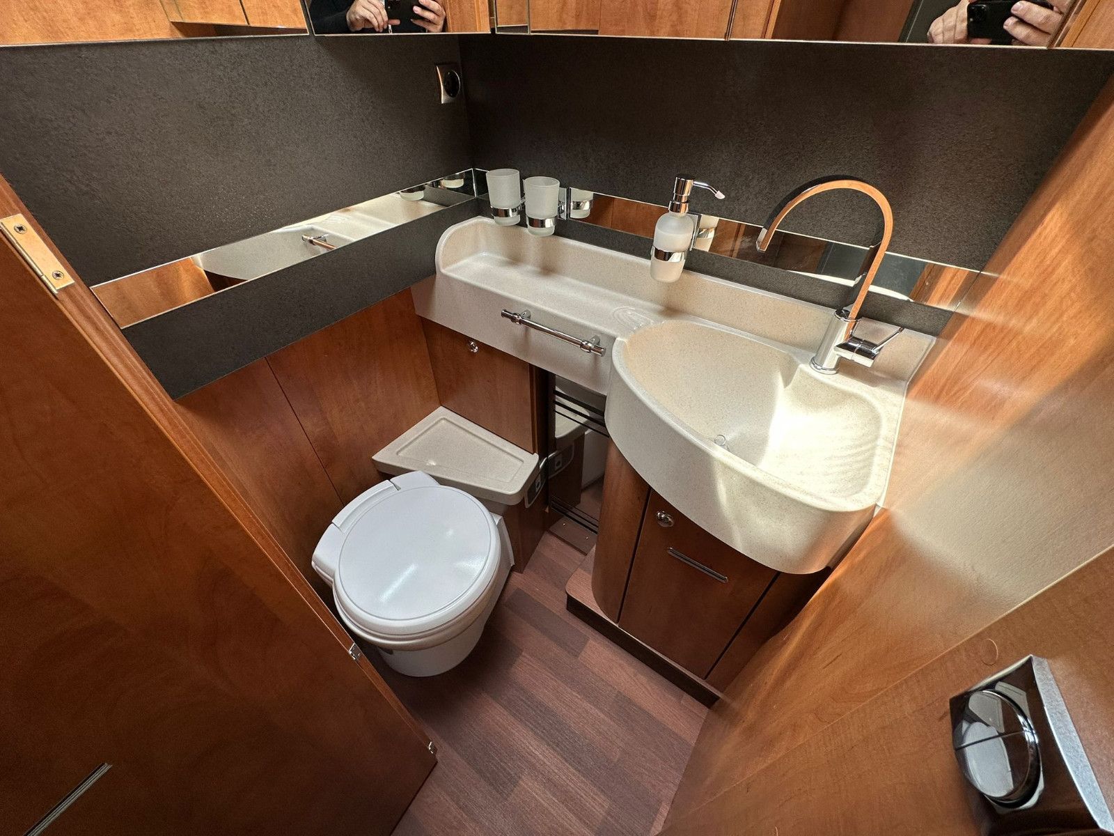 Fahrzeugabbildung Carthago Chic C-Line 4.9 LE L  sehr viele Extras