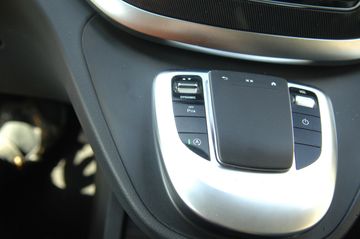 Mercedes V 220 - 12