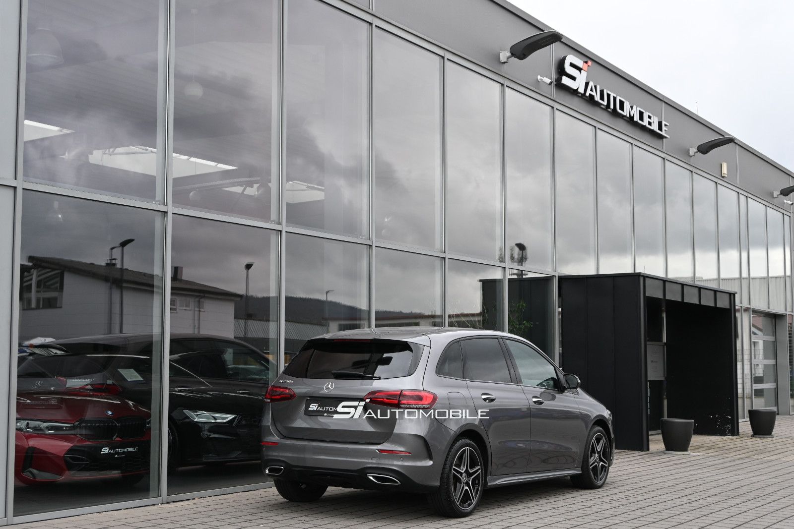 Fahrzeugabbildung Mercedes-Benz B 250 e Hybrid AMG LINE Night °ACC°AHK°360°MEMO°