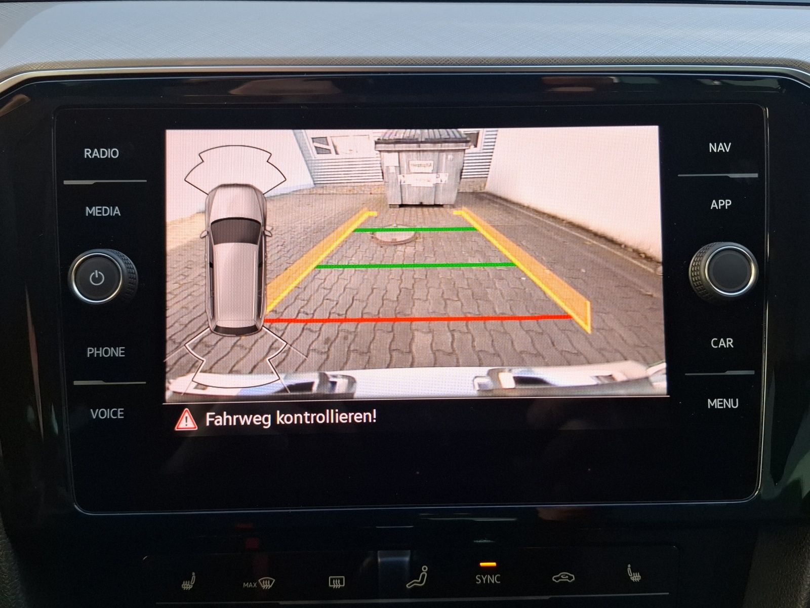 Fahrzeugabbildung Volkswagen Passat Variant TDI Business DSG Matrix Navi AID