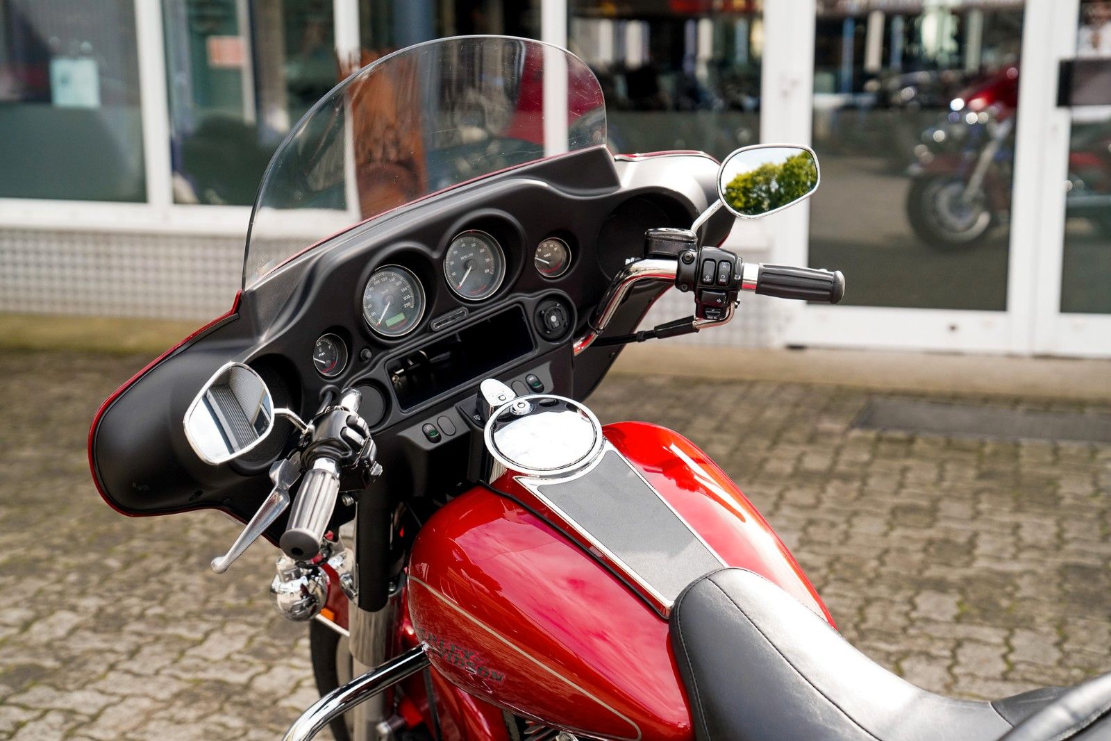 Fahrzeugabbildung Harley-Davidson FLHTP Electra Glide Twin Cam 96 - Sissybar -