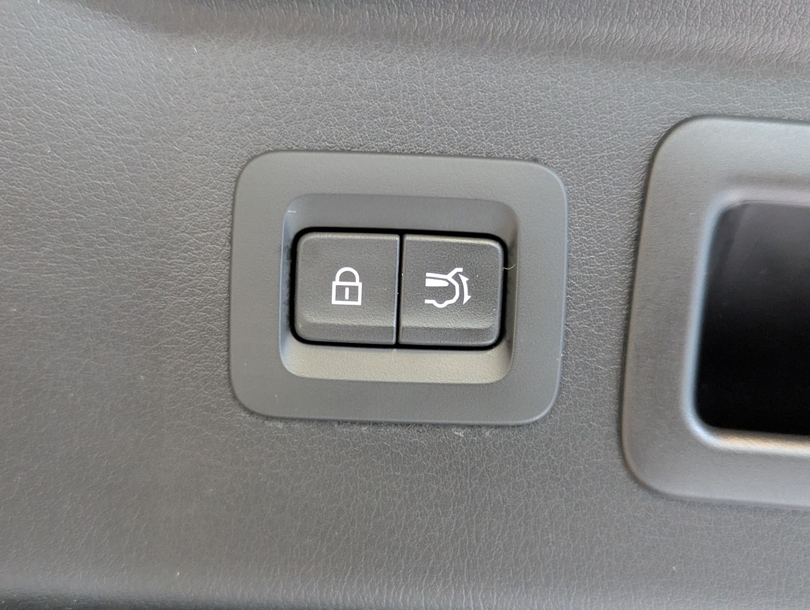 Fahrzeugabbildung Mazda CX-80 3.3L E-SKYACTIV D 254 HOMURA+ 7-Sitze Pano