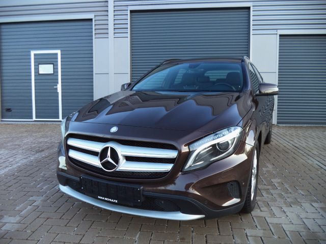 Mercedes-Benz GLA 200 AUTOM."STYLE"BI-XENON"NAVI"PDC"SHZ"1-HA"