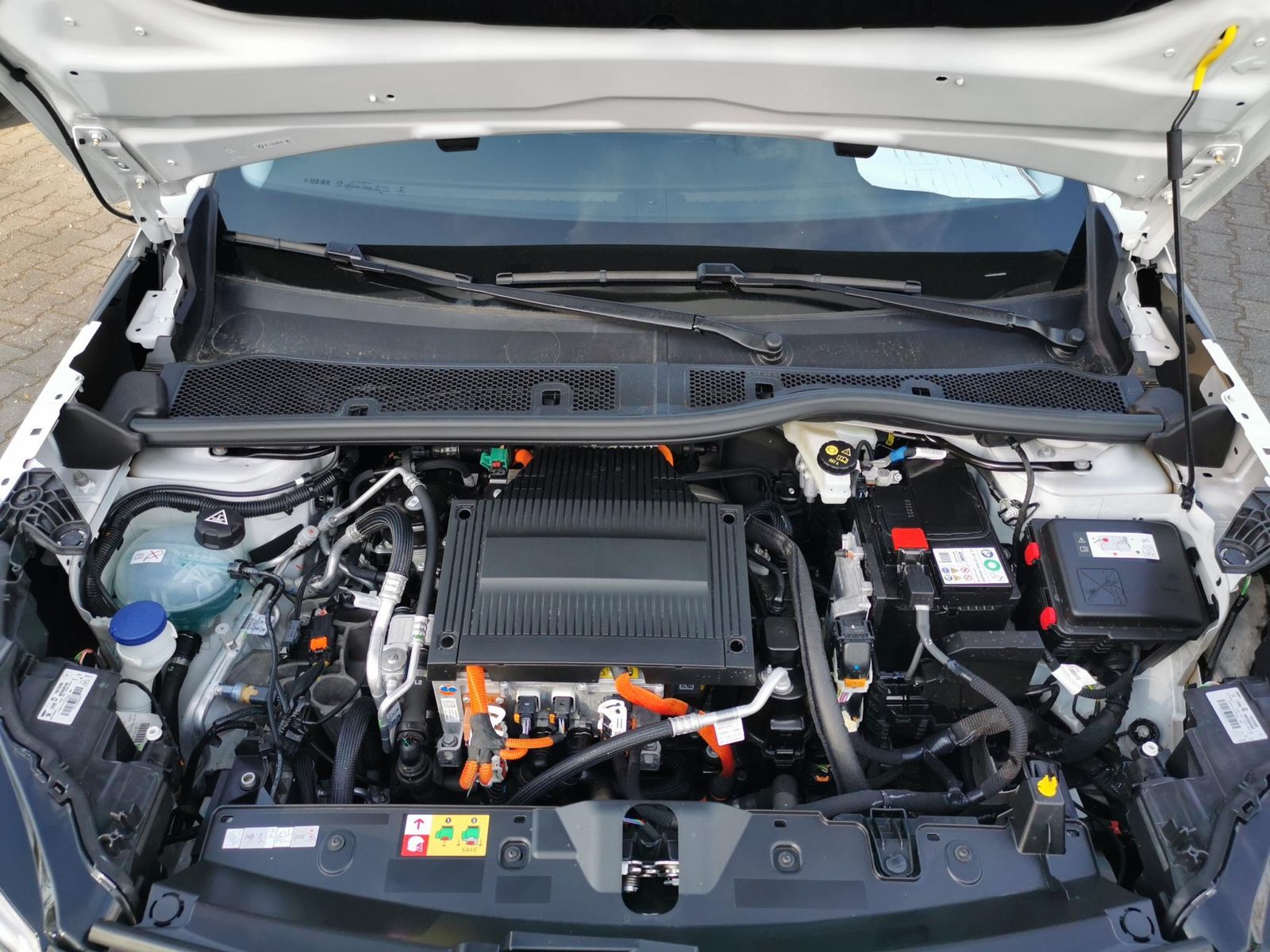 Fahrzeugabbildung Peugeot 2008 Active Pack+USB+PDC+KLIMA+DAB+TEMPOMAT+