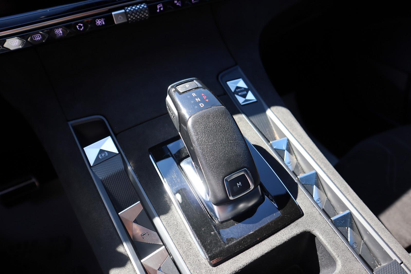 DS Automobiles DS7*Perf-Line*AHK, Pano, SH, NightV, WSSH*Export
