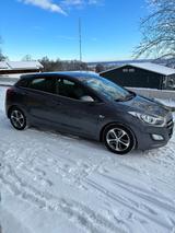 Hyundai i30 blue 1.4 YES! - Hyundai i30 YES! mit Benzin-Antrieb