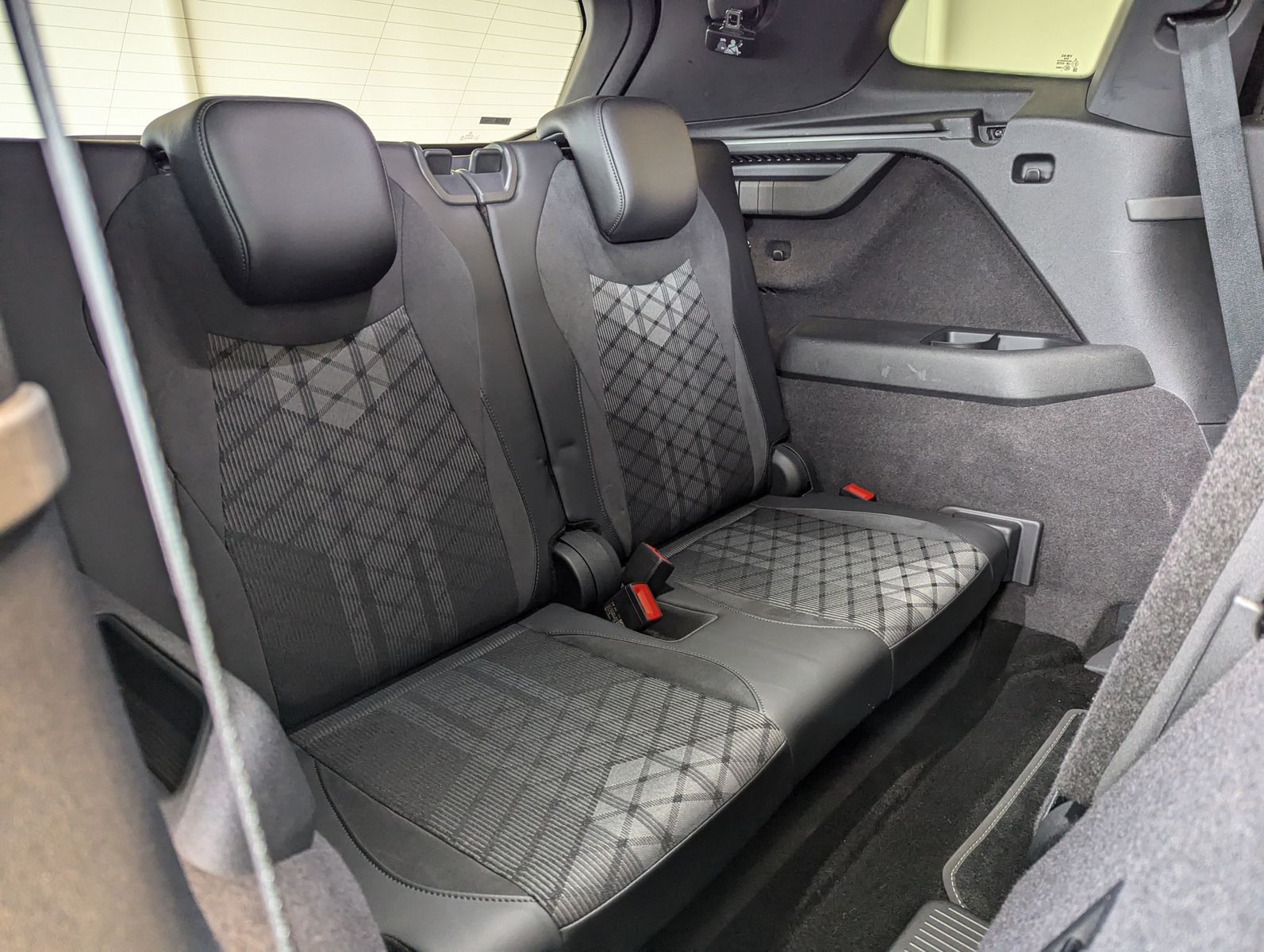 VW Tayron 2.0TDI 4M R-Line Launch Pano Black AHK 20 - Image 18