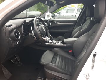 Alfa-Romeo Stelvio - 12