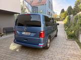 Volkswagen VW T6 Multivan AHK, Privacyverglasung, LED  - blaue Volkswagen T6 Multivan