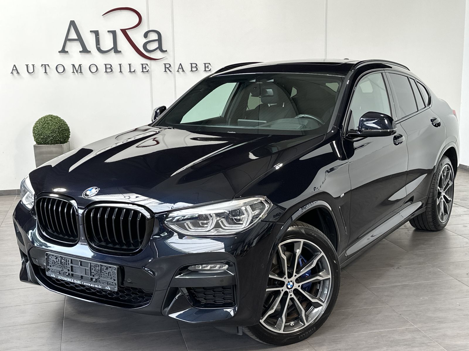 Fahrzeugabbildung BMW X4 xDrive30i M-Sport NAV+LED+PANO+360°+20ZO+HIFI
