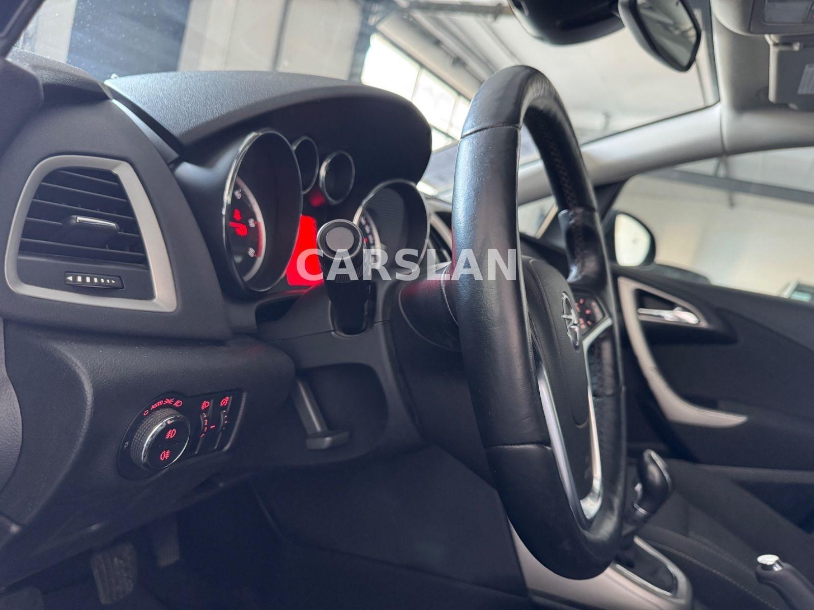 Opel Astra 2013 — photo 25